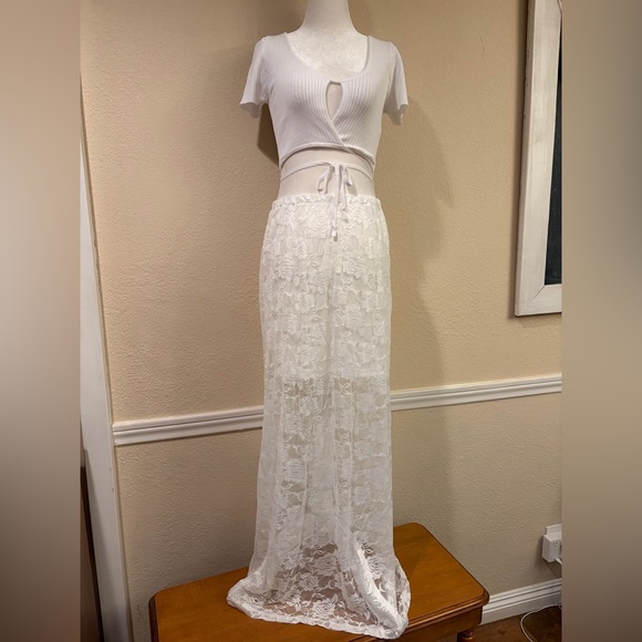 Petal & Pup White Floral Lace Maxi Skirt - - Picture 7 of 8